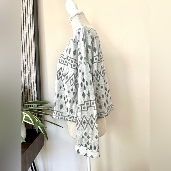 Halcyon Grey Long Sleeve Crop Top with a Tribal Print. Size Small - Picture 2 of 7